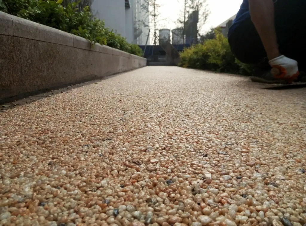 新品工艺 | 彩色陶瓷颗粒防滑路面施工方案